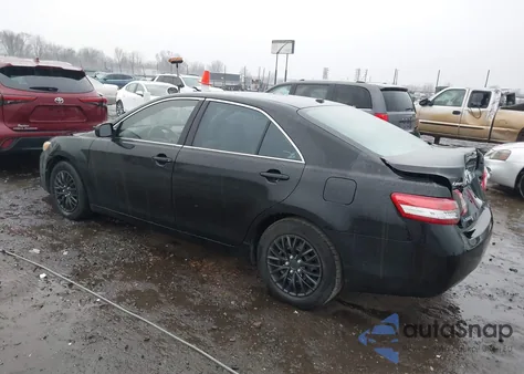 2010 Toyota Camry z USA, uszkodzony, nr VIN 4T4BF3EK1AR061551